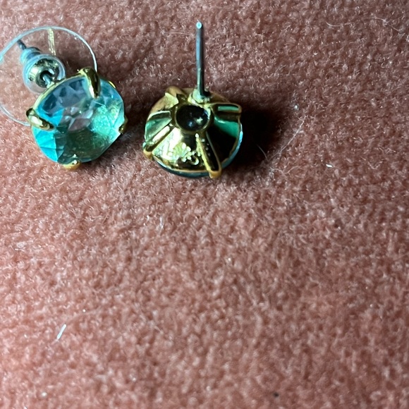 PRICE CUT! CLOSET CLEAR OUT! BEAUTIFUL Swarovski Millenia Square Studs Aqua blue - Picture 4 of 12